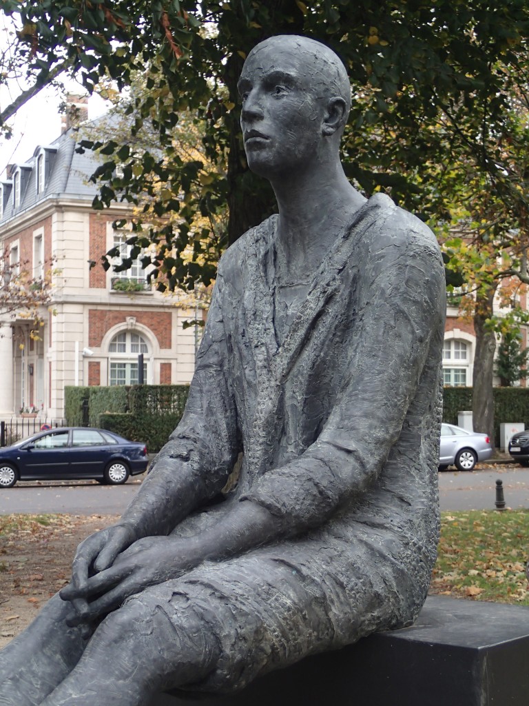 sculpture d'Hanneke Beaumont, square Guy d'Arezzo à Uccle - Photo : Mireille Dabée